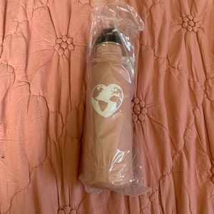 NWT VS PINK  Klean Kanteen